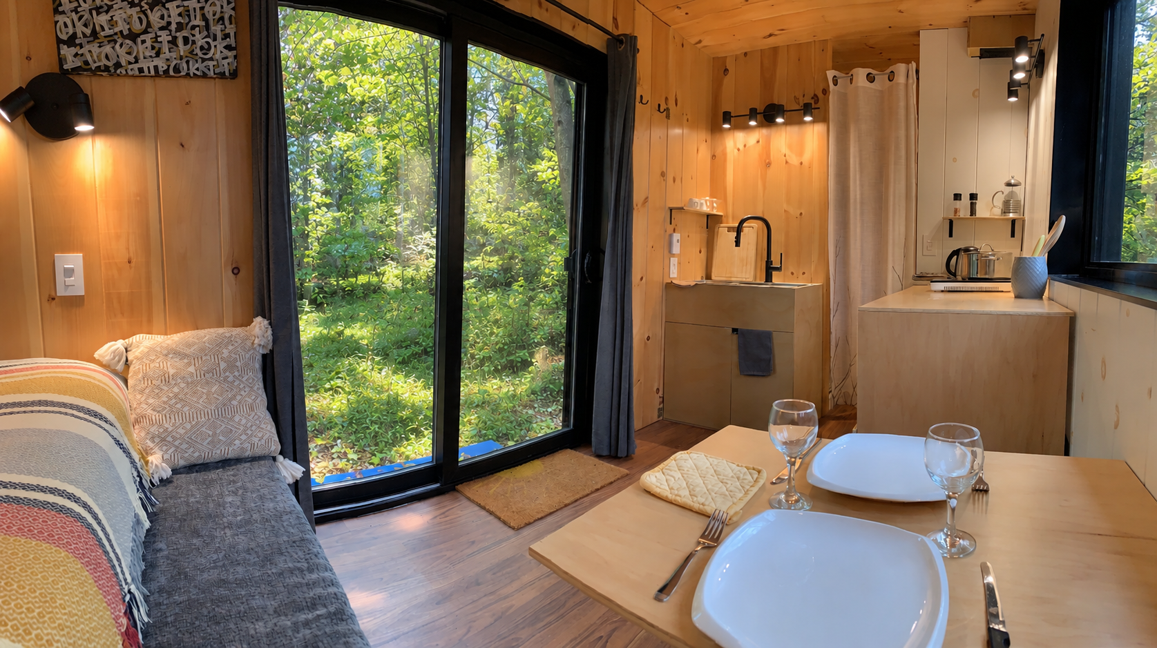 Intérieur chambre mini-maison moderne et réfléchie